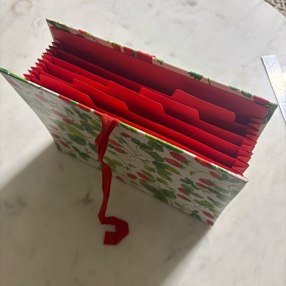 Vintage 80s Hallmark strawberry expanding recipe file folder with ribbon closure - Picture 6 of 9